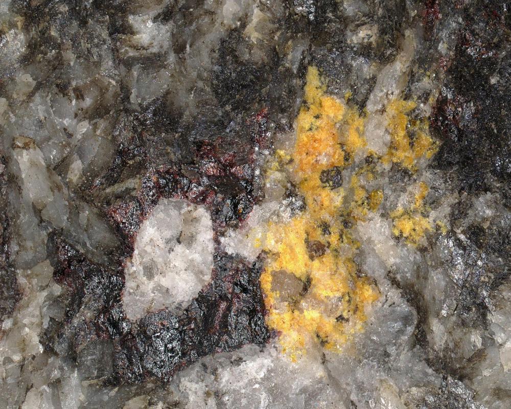 Pyrobelonite